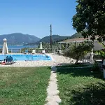 아파트 Vliho Bay & Yénion