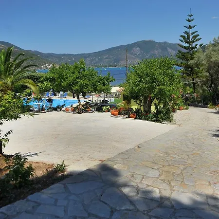 Vliho Bay & *