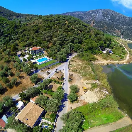 Vliho Bay & Yénion