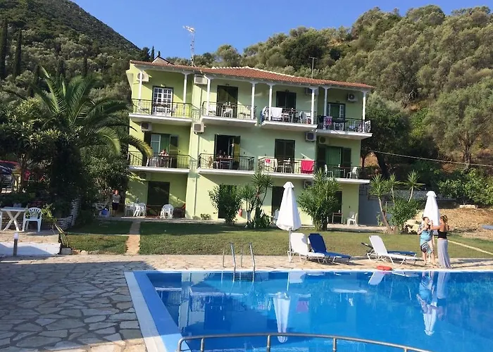 Vliho Bay & Yénion