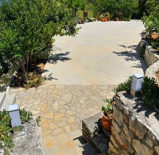 Vliho Bay & דירה Yénion