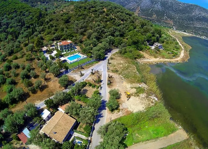 Vliho Bay & Yénion