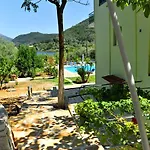 Vliho Bay & Γένι
