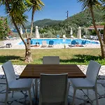 Vliho Bay & * Γένι