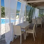 Διαμέρισμα Vliho Bay &