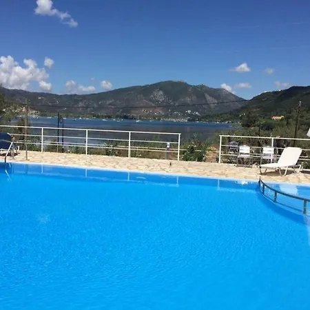 Vliho Bay & Apartmán Yénion