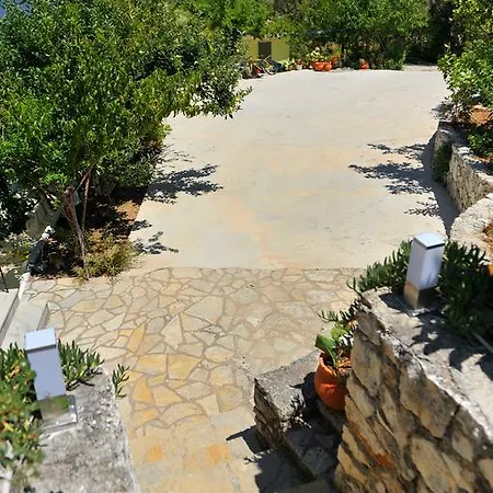 Vliho Bay & דירה Yénion