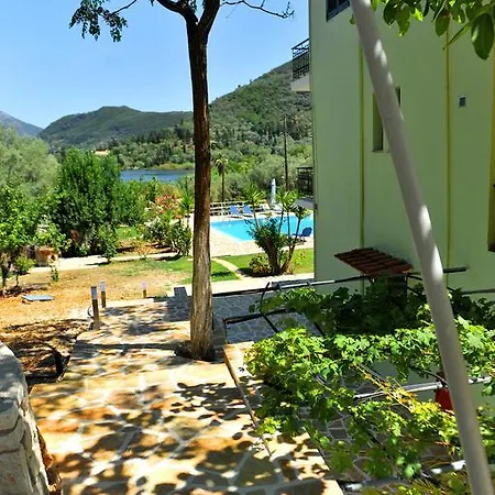 Vliho Bay & Yénion