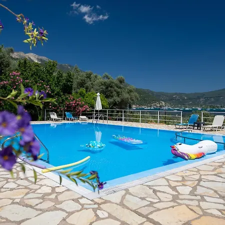 Vliho Bay & *