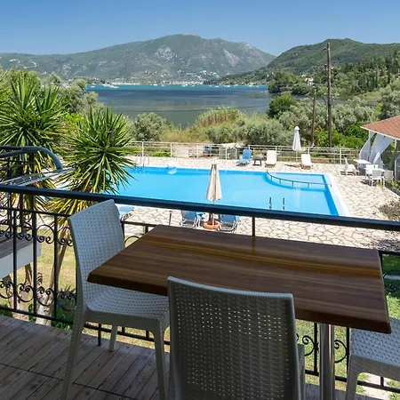 Vliho Bay & Apartmán *