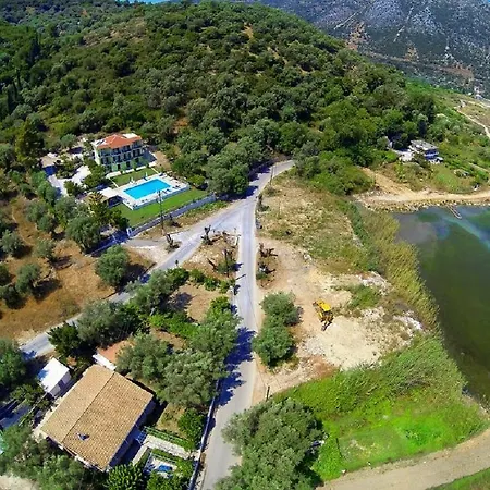 Vliho Bay & Yénion