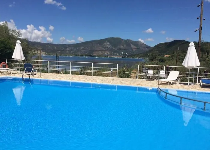 Vliho Bay & 公寓 Yénion