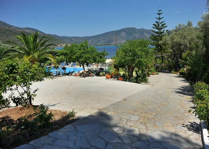 Vliho Bay & *