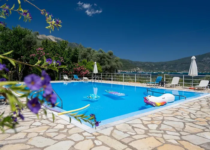 Vliho Bay & *